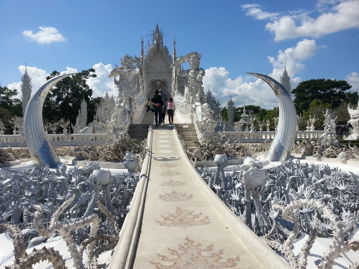 Adventure-Thailand-Tour-12-days-white-temple-chiang-rai-4.jpg