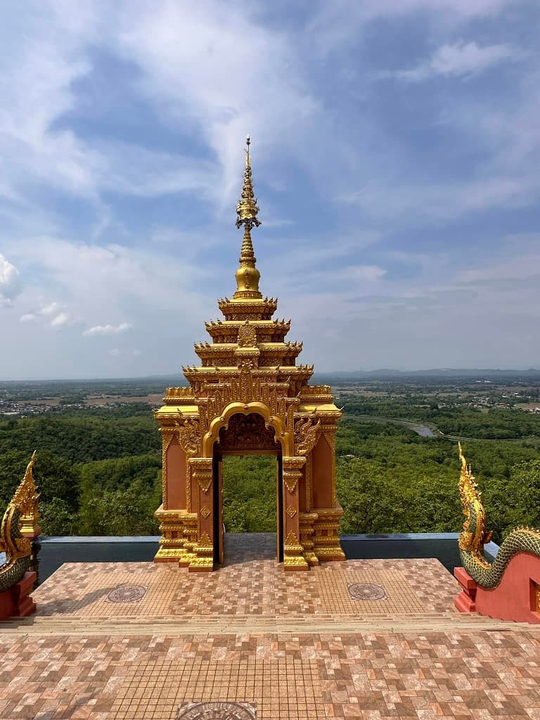 Discovery-Thailand-Tour-17-Days-Wat-Phra-That-Doi-Phrachan-in-Lampang-1.jpg